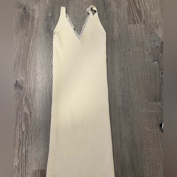 Dresses & Skirts - Stretchy Cream lace Knit Dress